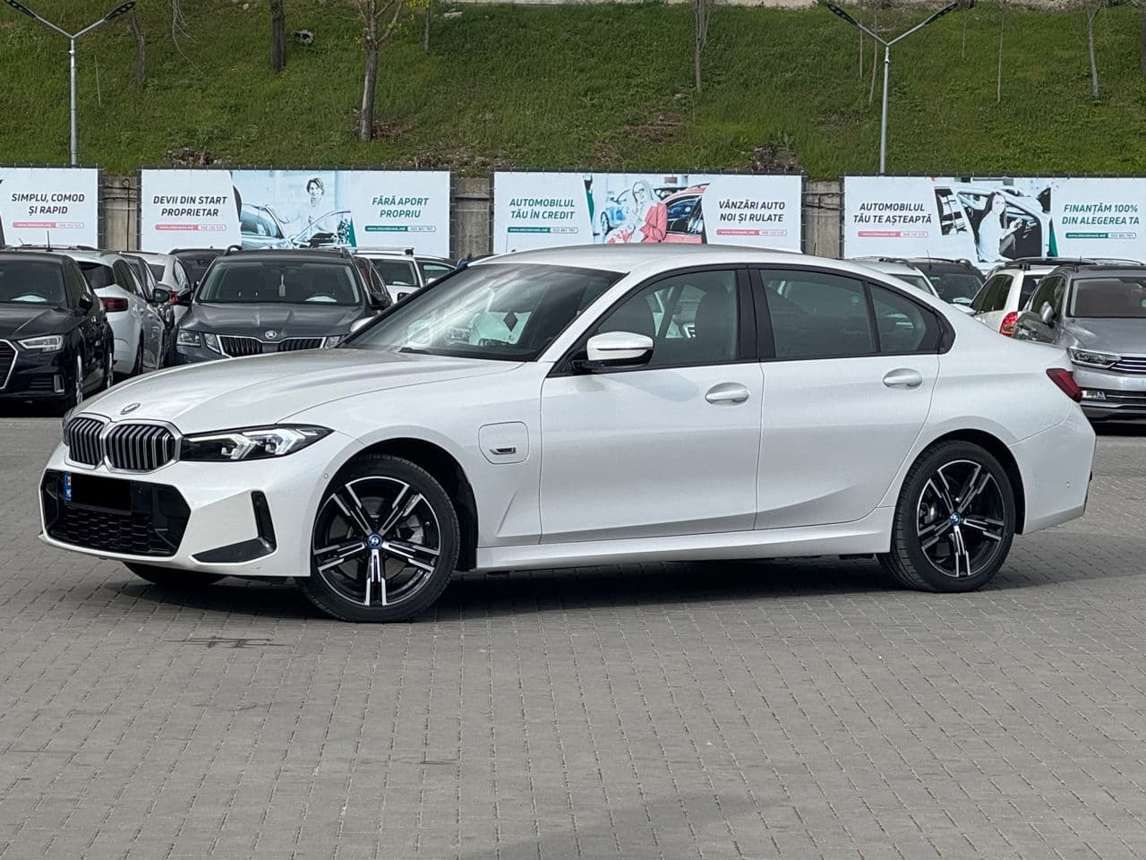 2023 BMW 320E — Miniatură 2