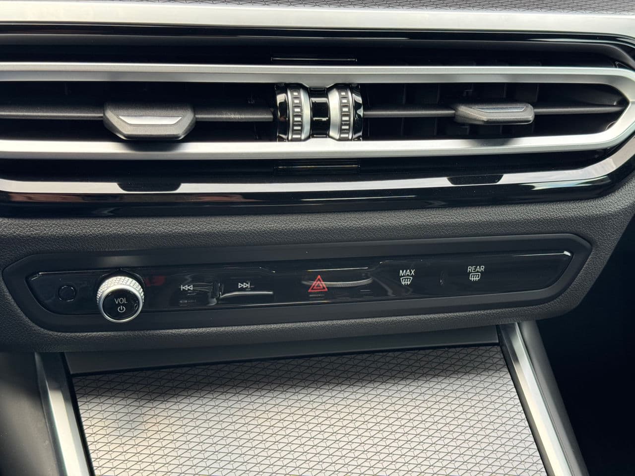 2023 BMW 320E — Miniatură 11