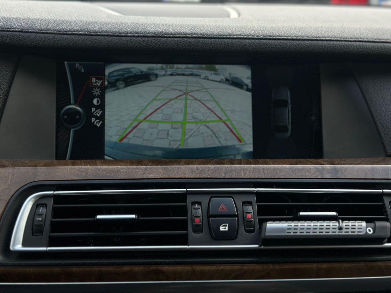 2010 BMW 740 — Miniatură 13