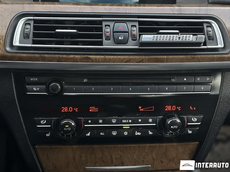 2010 BMW 740 — Miniatură 14