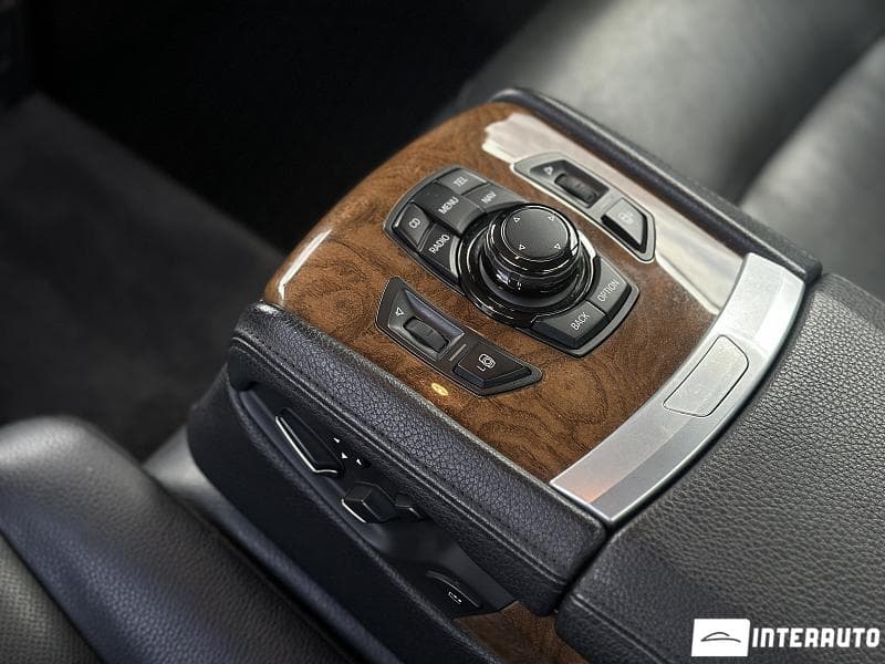 2010 BMW 740 — Miniatură 20