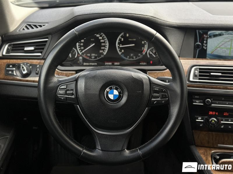 2010 BMW 740 — Miniatură 11