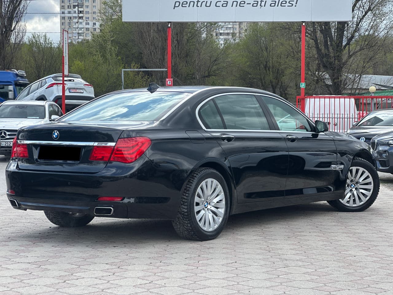 2010 BMW 740 — Miniatură 2
