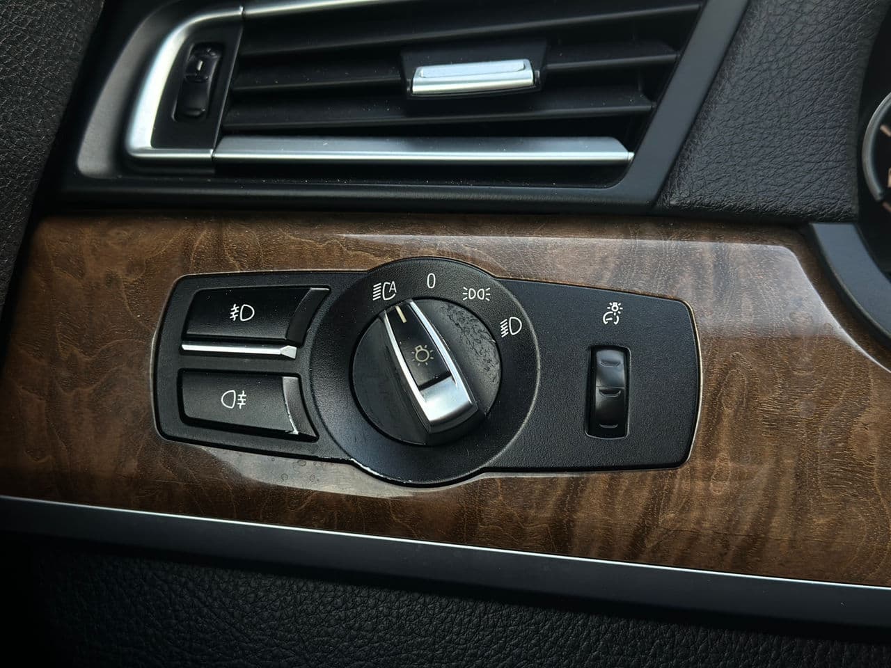 2010 BMW 740 — Miniatură 9