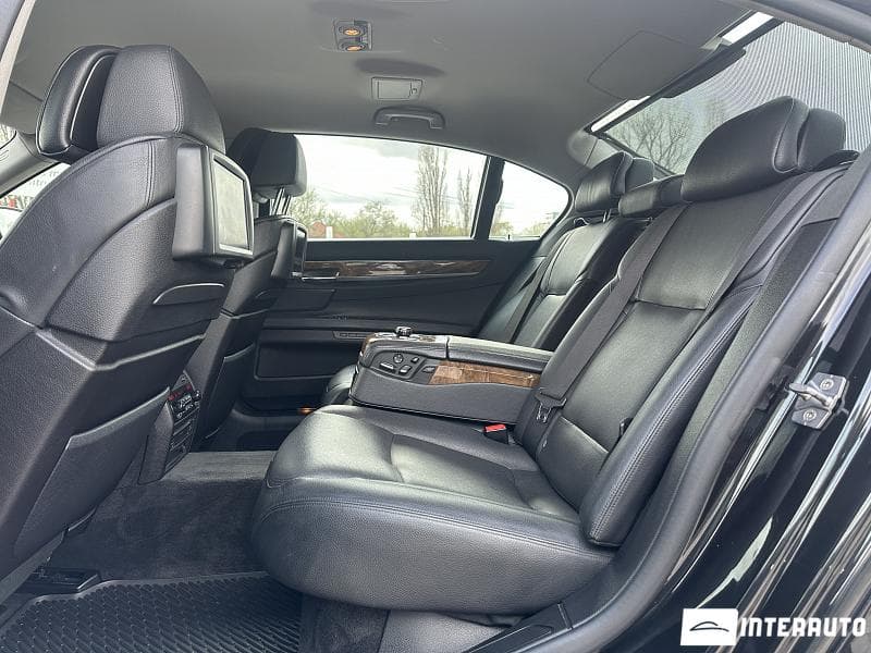 2010 BMW 740 — Miniatură 18