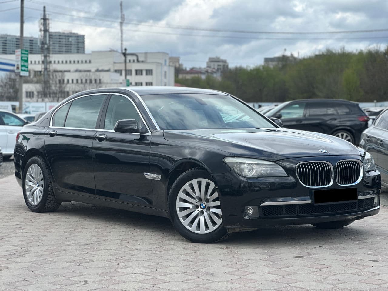 2010 BMW 740 — Miniatură 4