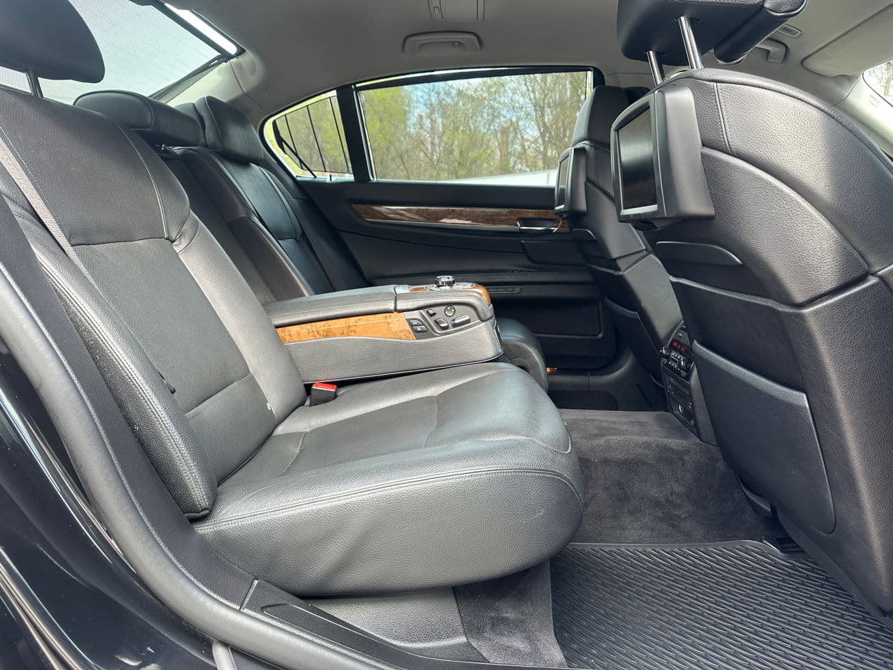 2010 BMW 740 — Miniatură 21