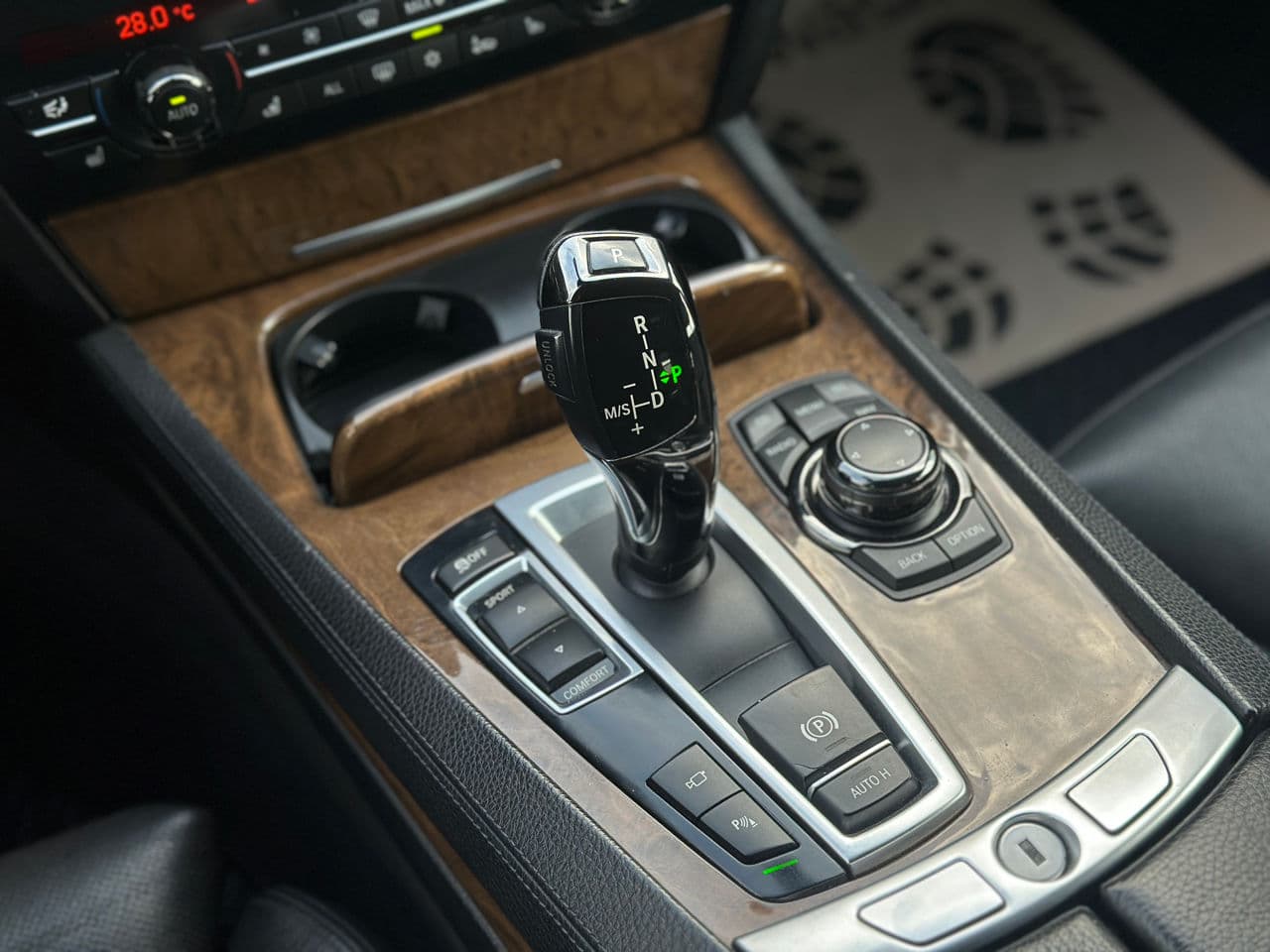 2010 BMW 740 — Miniatură 15