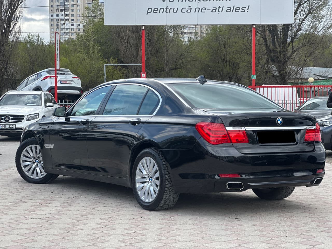 2010 BMW 740 — Miniatură 3