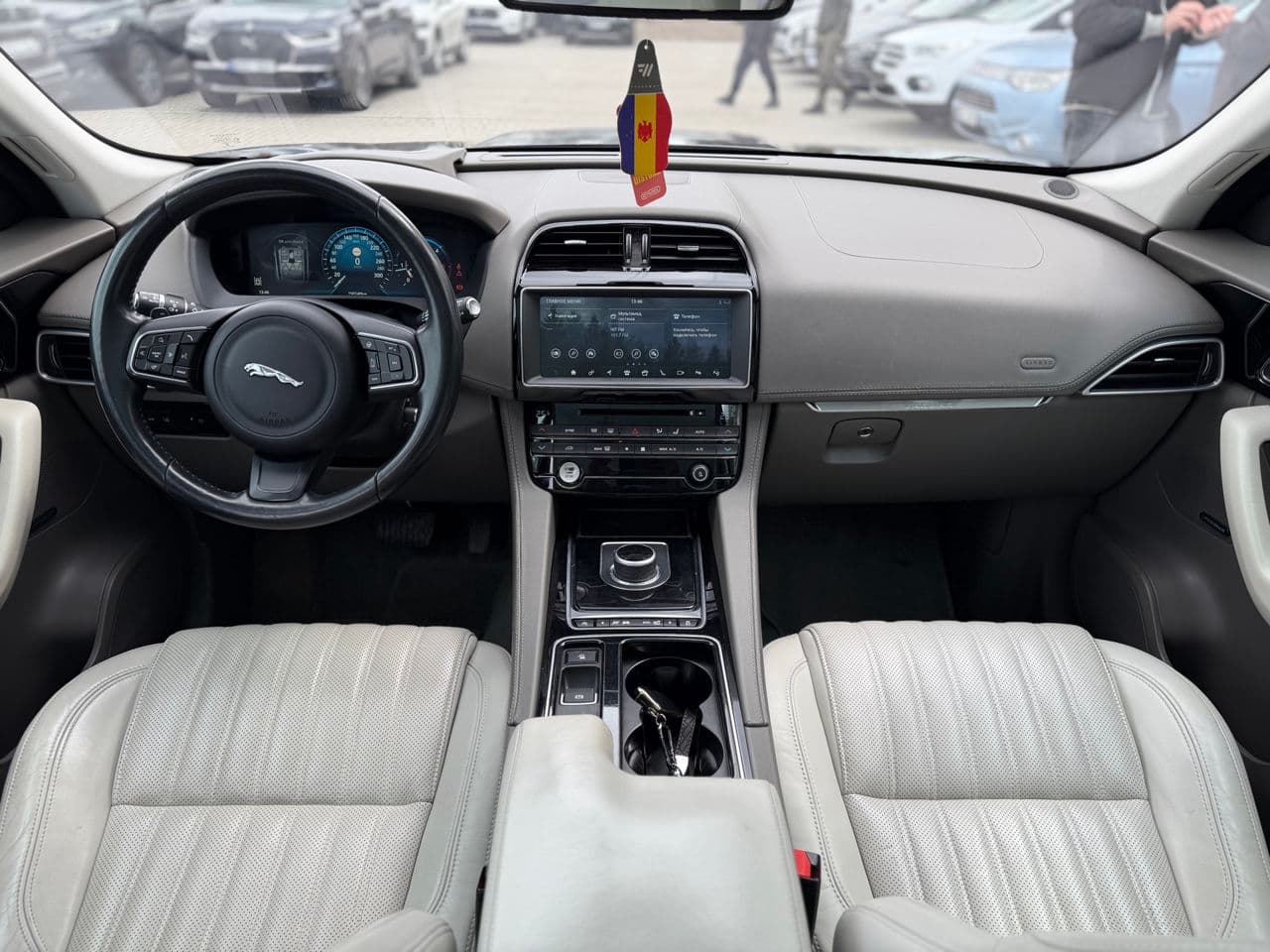 2017 Jaguar F-Pace — Miniatură 21