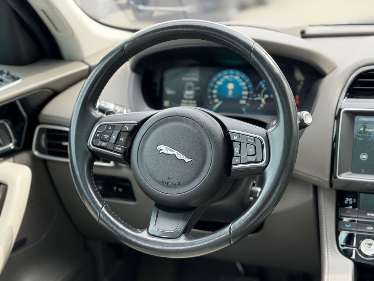2017 Jaguar F-Pace — Miniatură 16