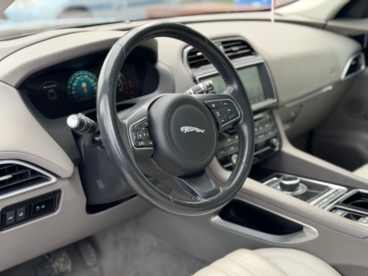 2017 Jaguar F-Pace — Miniatură 13