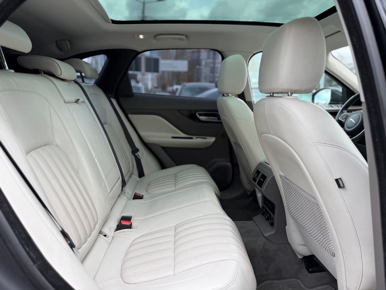2017 Jaguar F-Pace — Miniatură 24