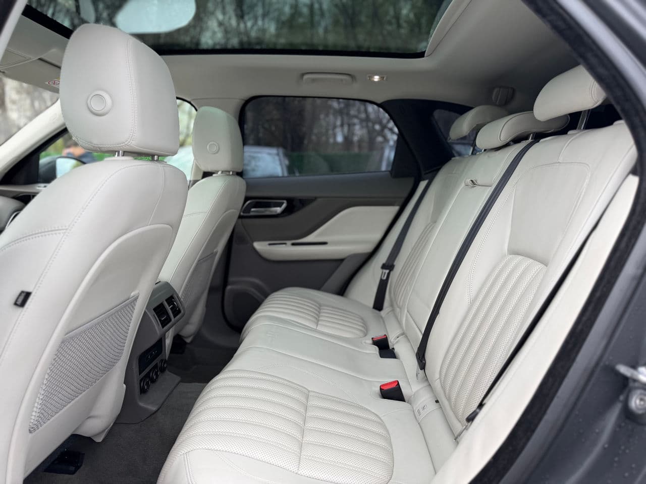 2017 Jaguar F-Pace — Miniatură 23
