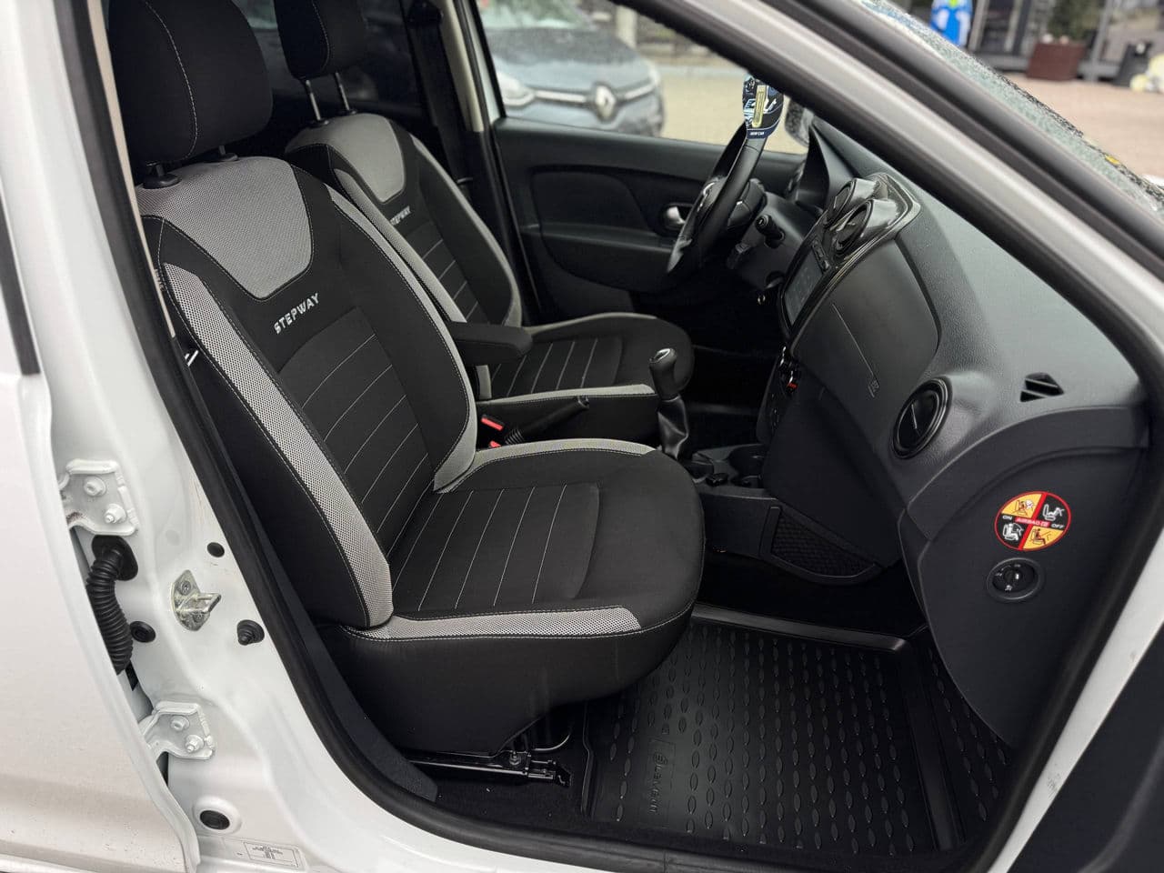 2017 Dacia Sandero Stepway — Miniatură 15