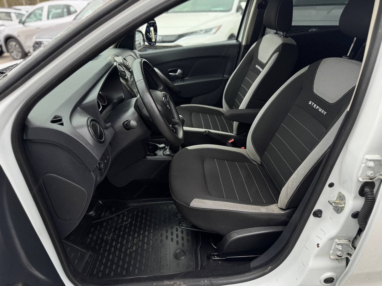 2017 Dacia Sandero Stepway — Miniatură 5