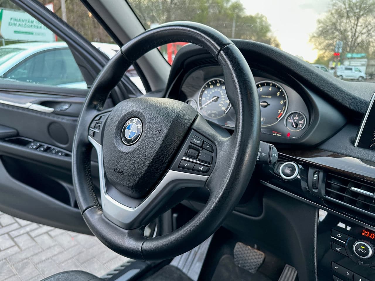 BMW X5 4.0e 2016 — Миниатюра 13