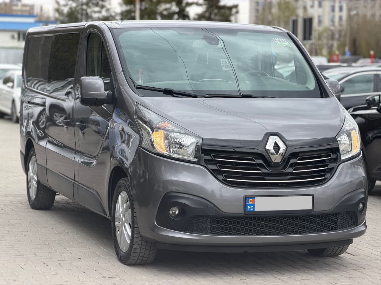 2015 Renault Trafic — Miniatură 3