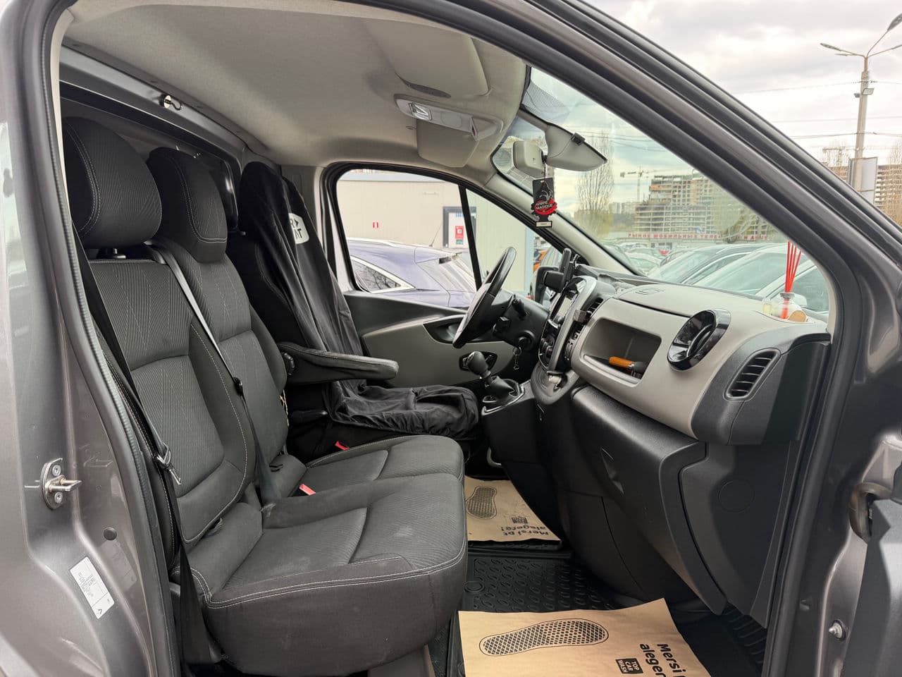 2015 Renault Trafic — Miniatură 13