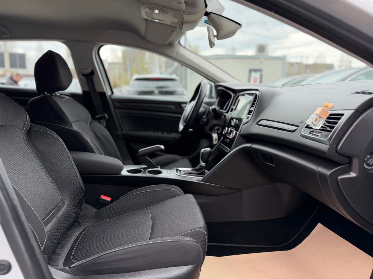 2018 Renault Megane — Miniatură 16