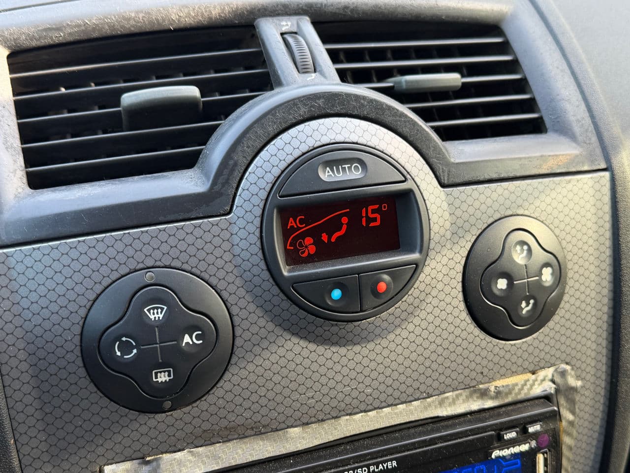 2004 Renault Megane — Miniatură 10