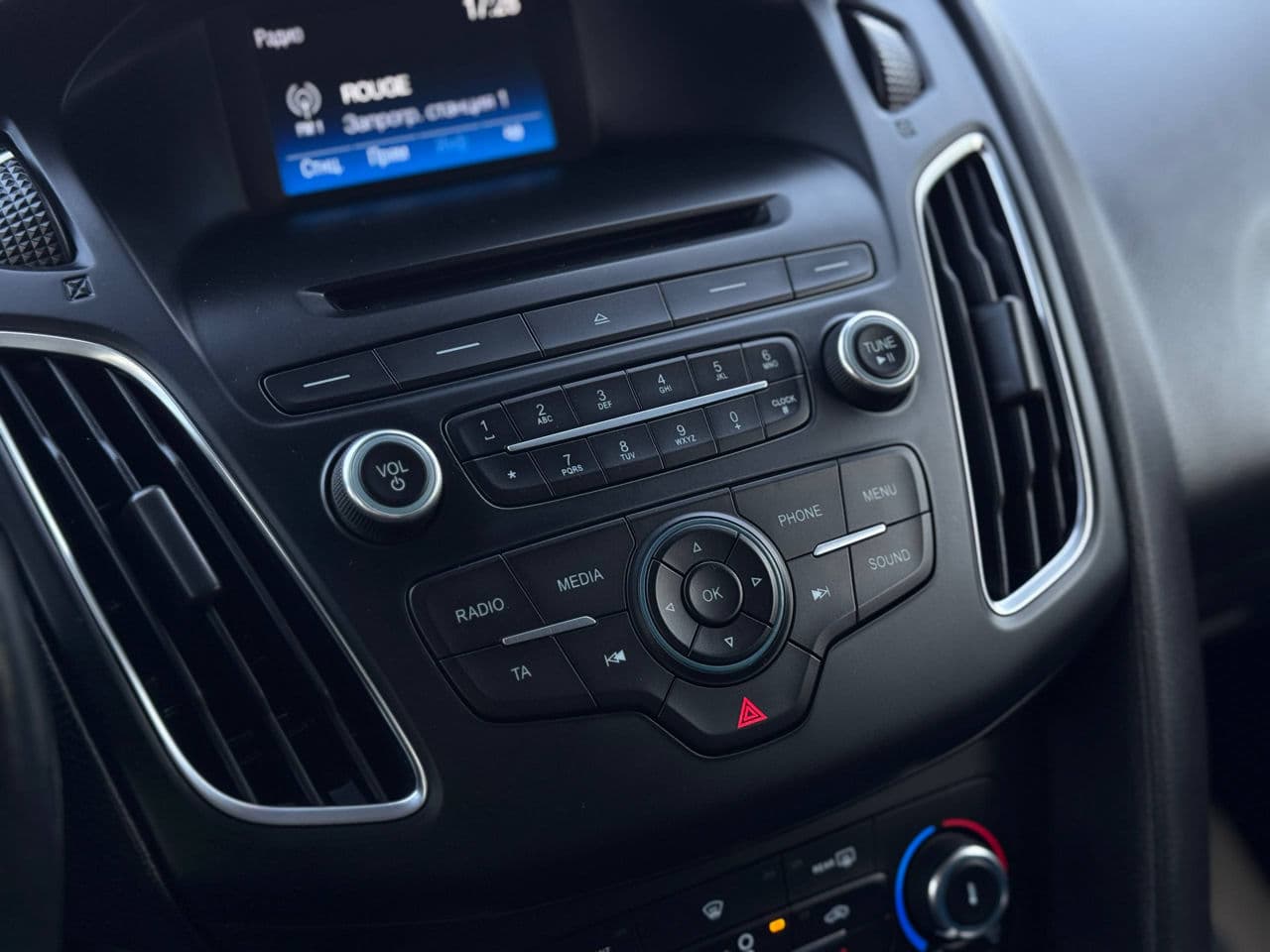 2015 Ford Focus — Miniatură 11