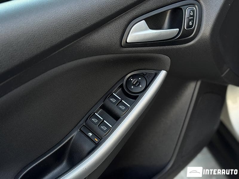 2015 Ford Focus — Miniatură 18