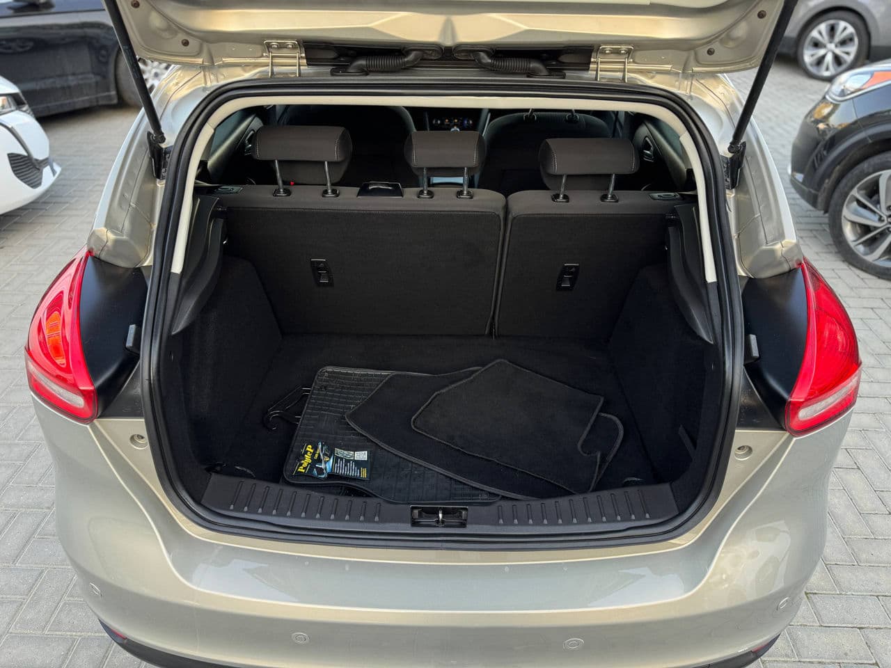 2015 Ford Focus — Miniatură 20