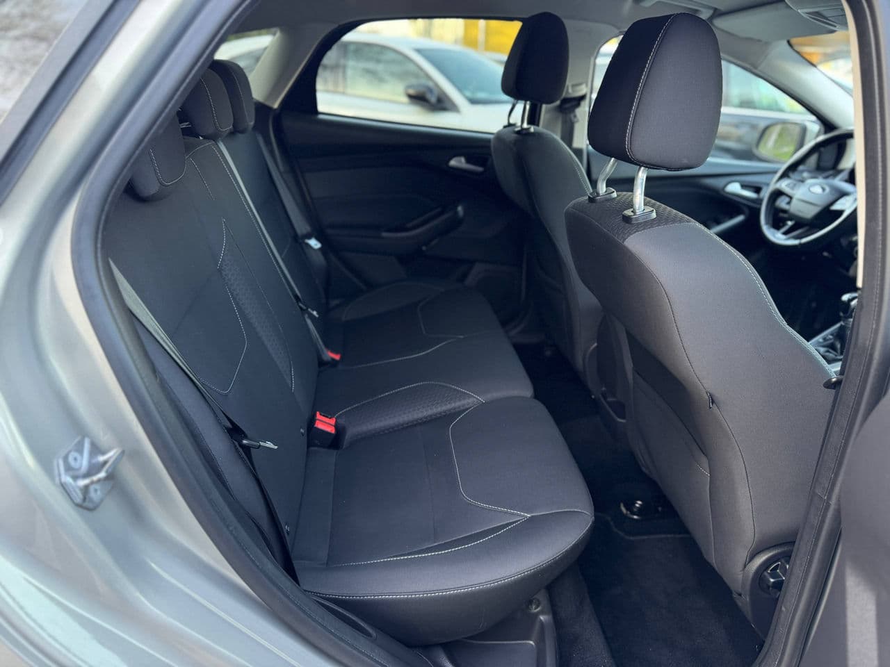 2015 Ford Focus — Miniatură 16