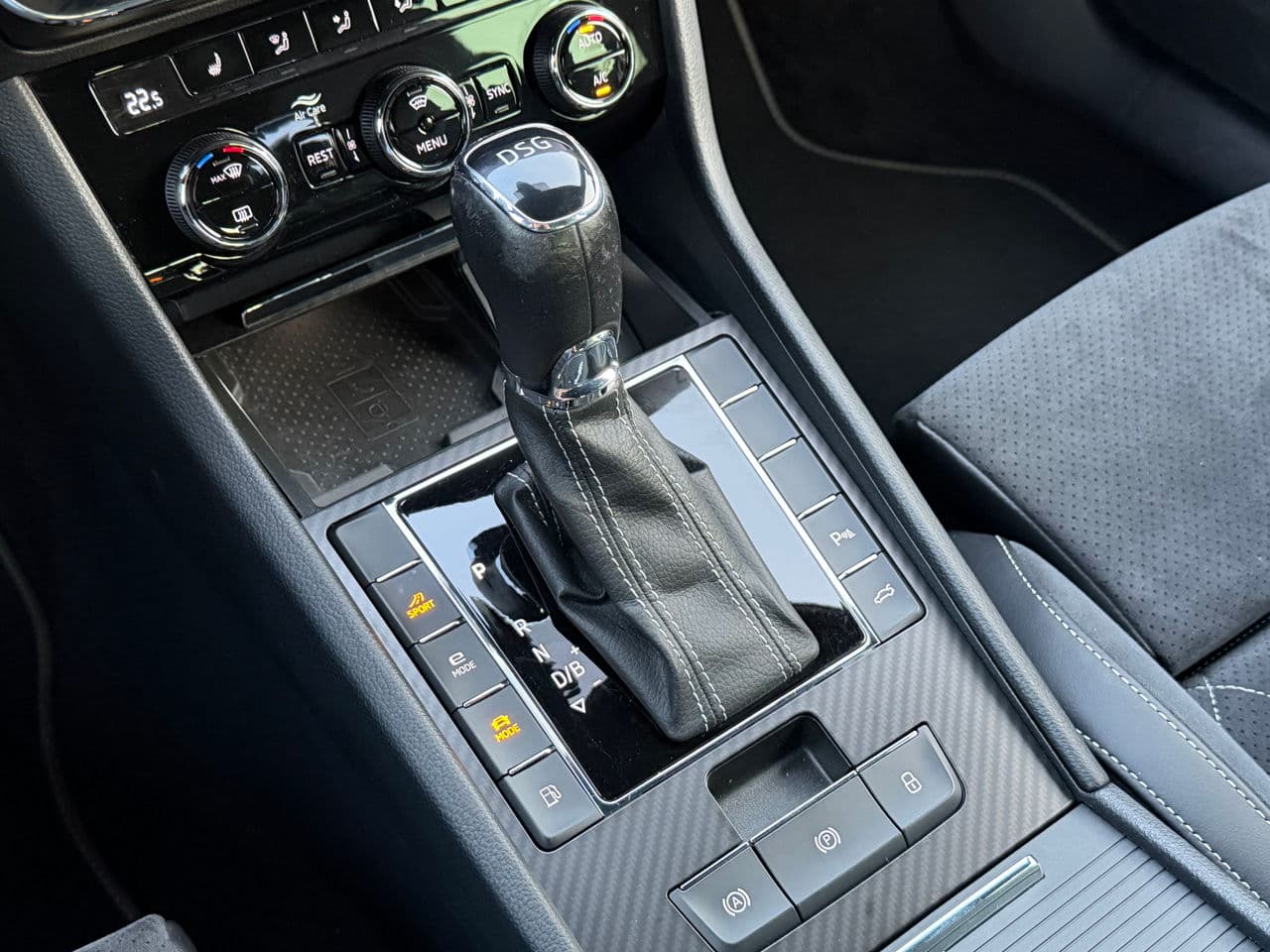 2020 Skoda Superb — Miniatură 17