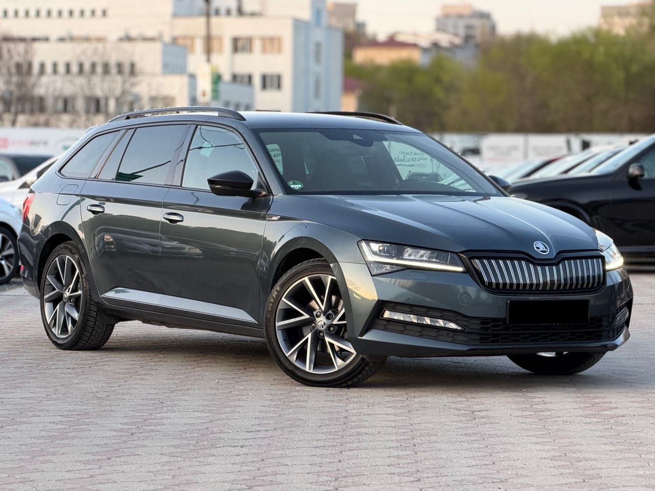 2020 Skoda Superb — Miniatură 4