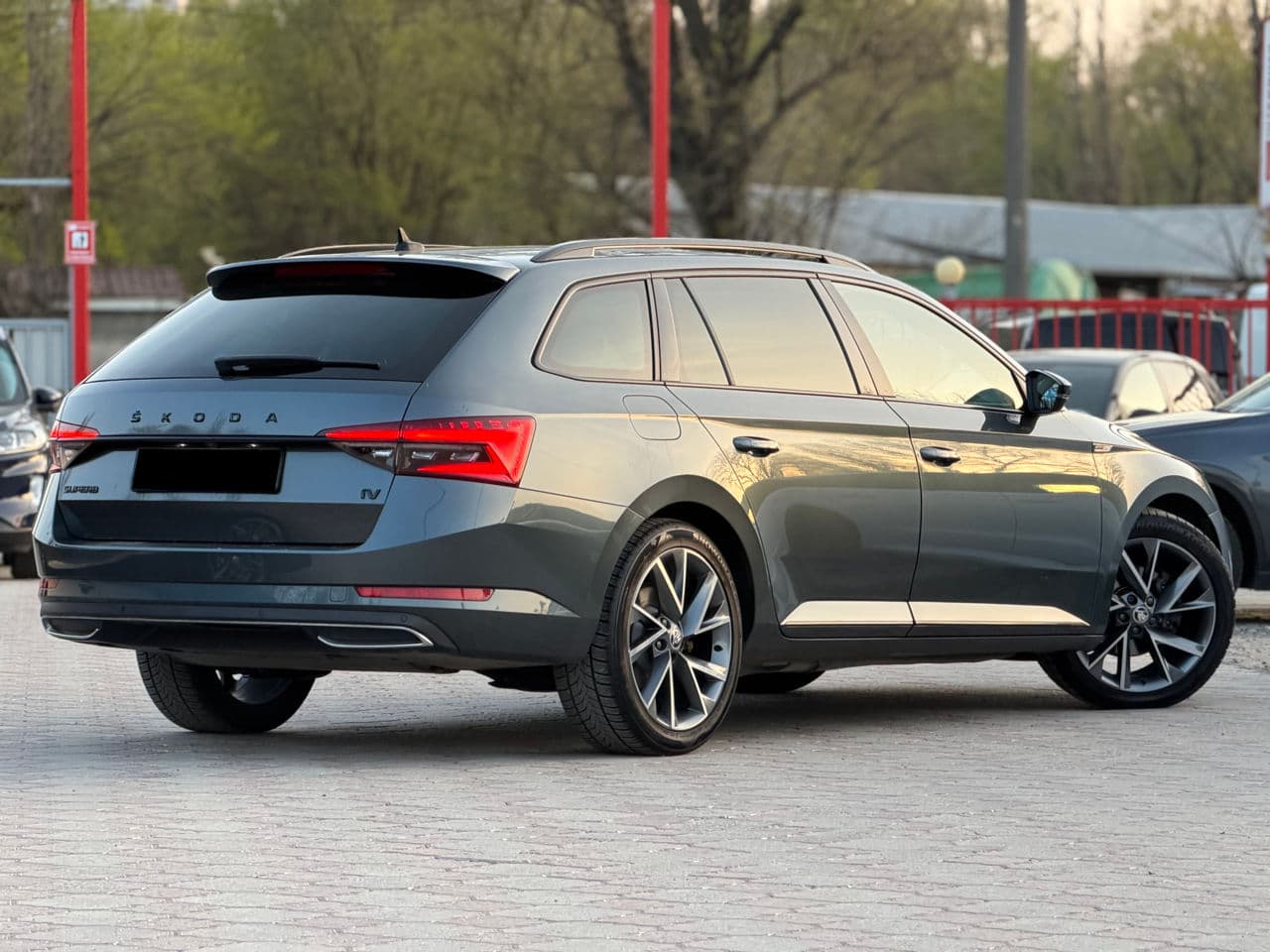 2020 Skoda Superb — Miniatură 2