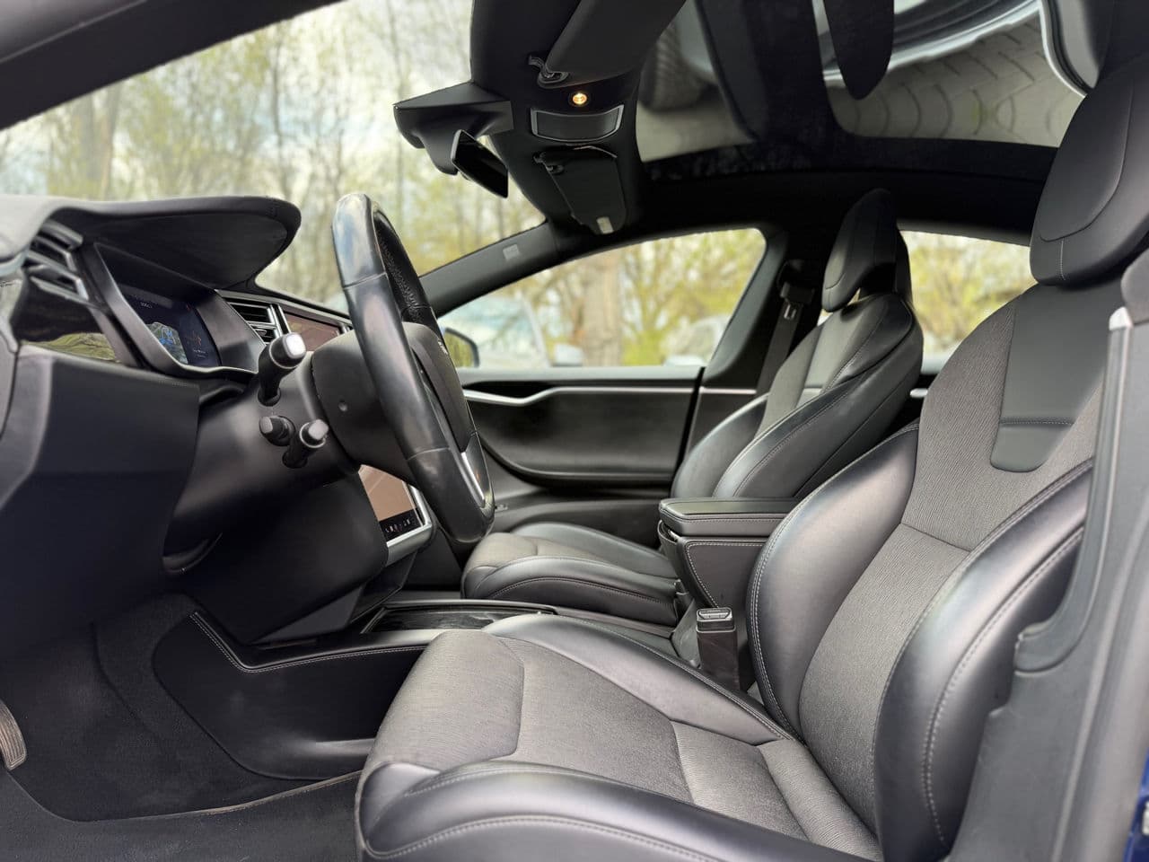 Tesla Model S 2017 — Миниатюра 5