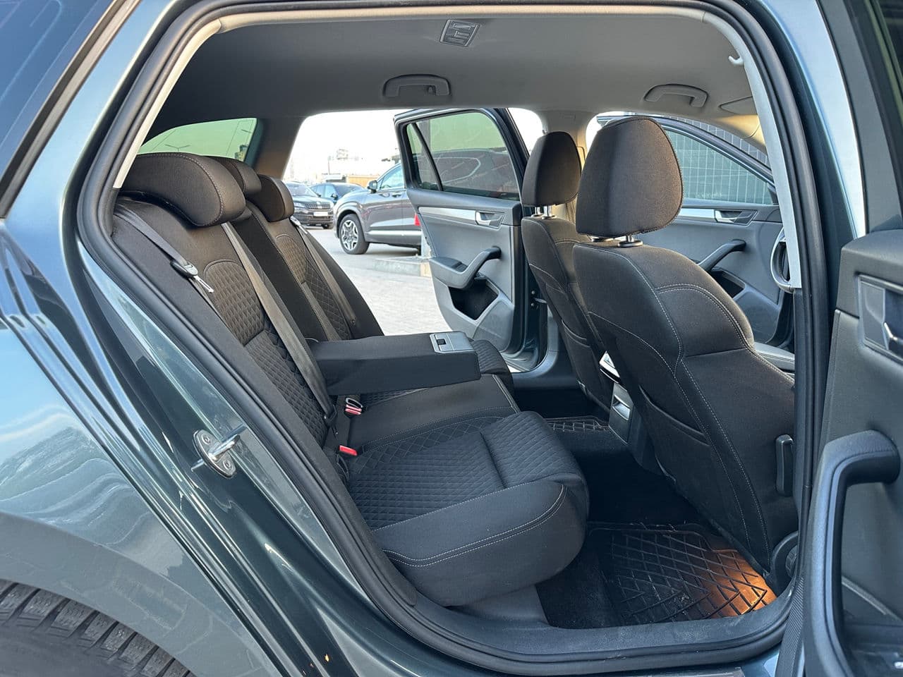 2017 Skoda Superb — Miniatură 13