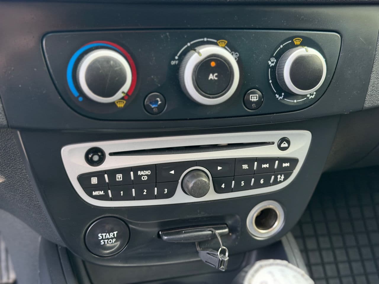 2011 Renault Megane — Miniatură 11