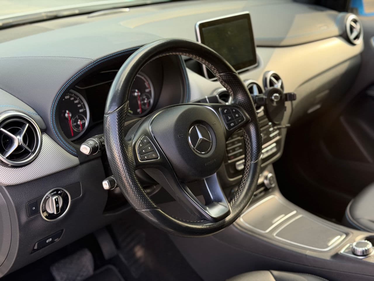 Mercedes B 250E 2015 — Миниатюра 7