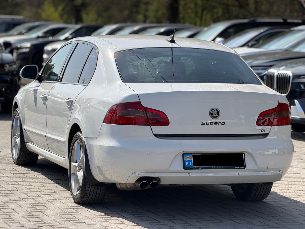 2009 Skoda Superb — Miniatură 4