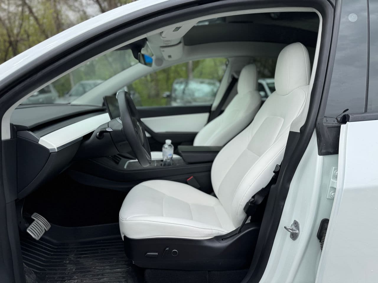 Tesla Model Y 2022 — Миниатюра 5