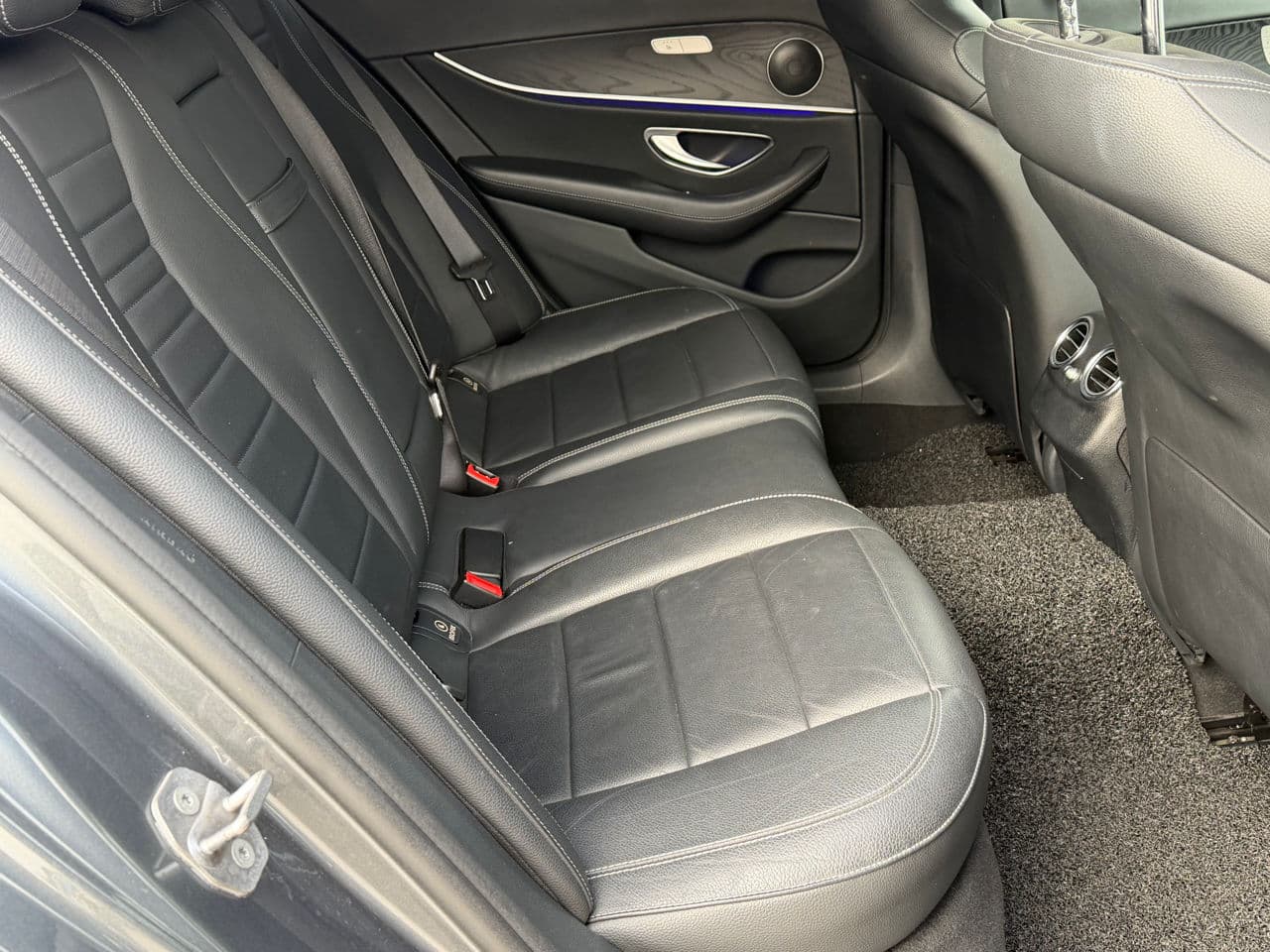 2016 Mercedes E 220 — Miniatură 19
