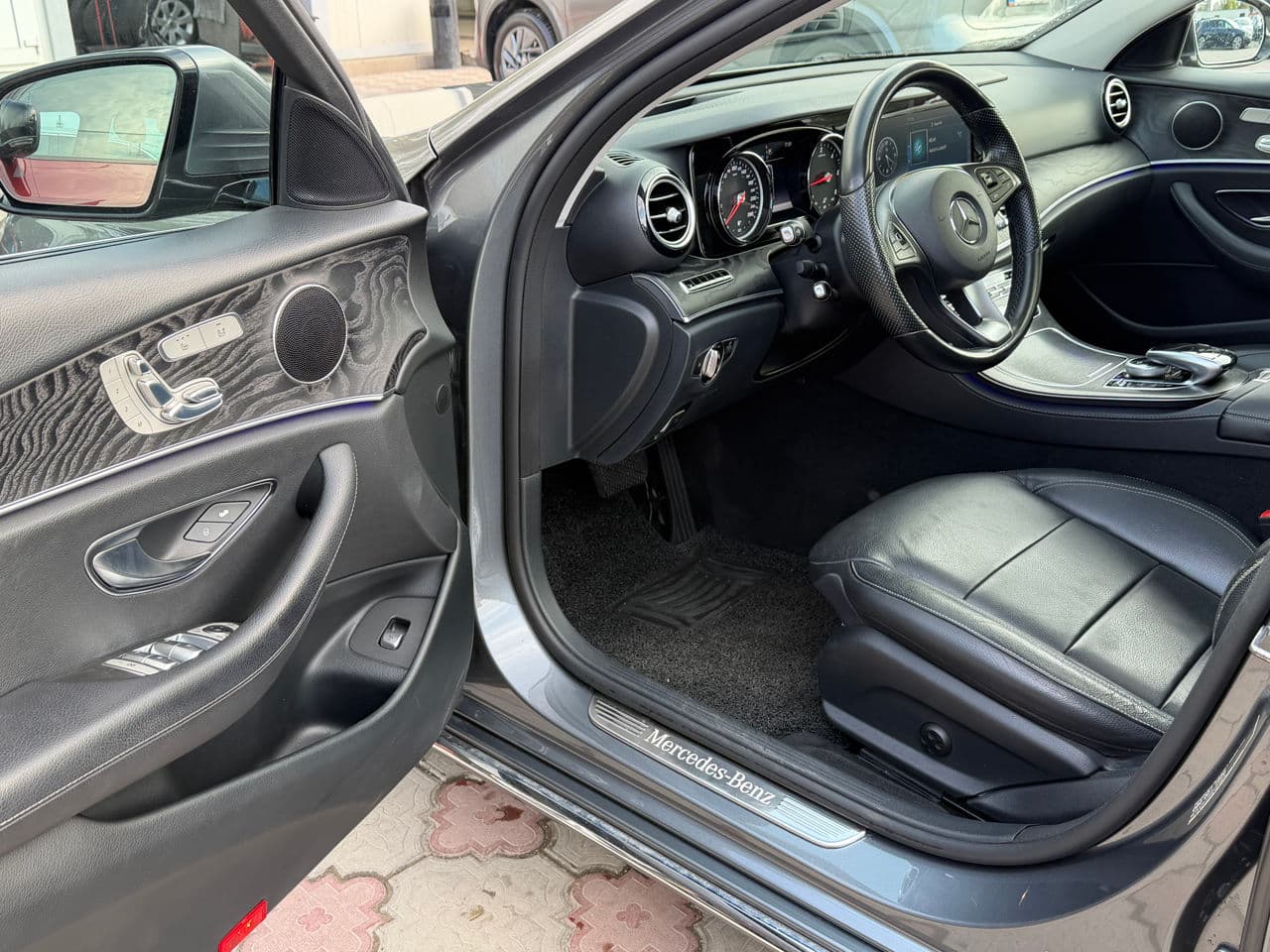 2016 Mercedes E 220 — Miniatură 6