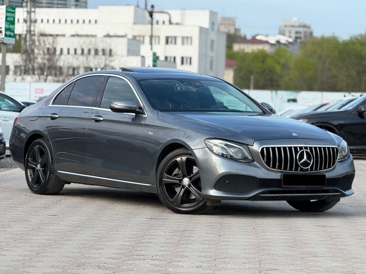 2016 Mercedes E 220 — Miniatură 4