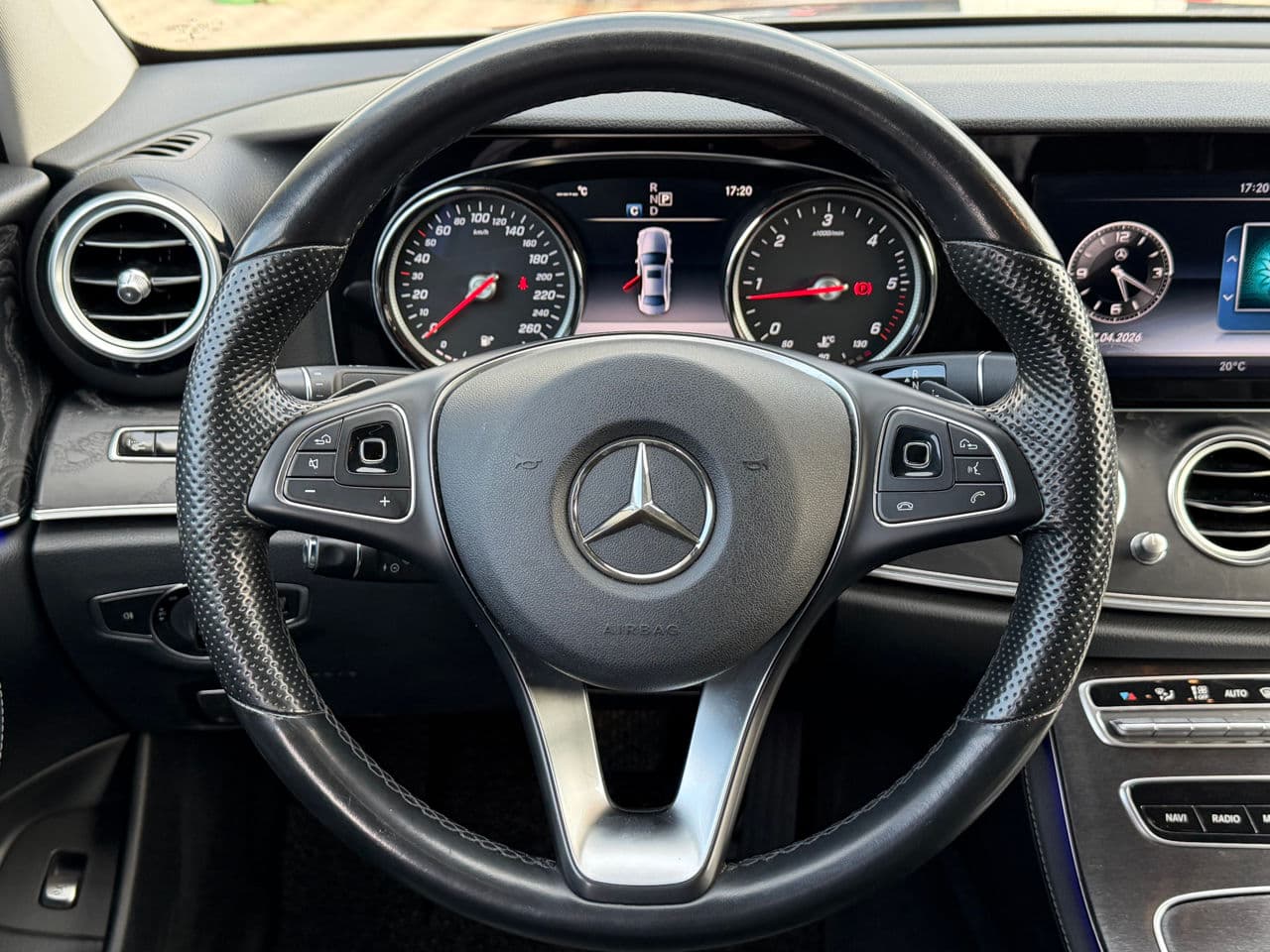 2016 Mercedes E 220 — Miniatură 12