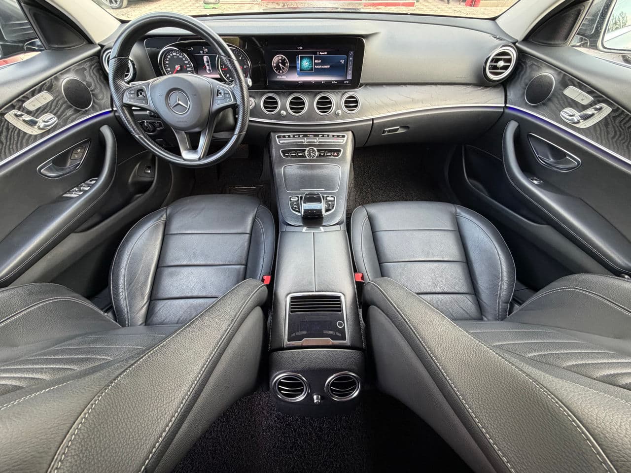 2016 Mercedes E 220 — Miniatură 9