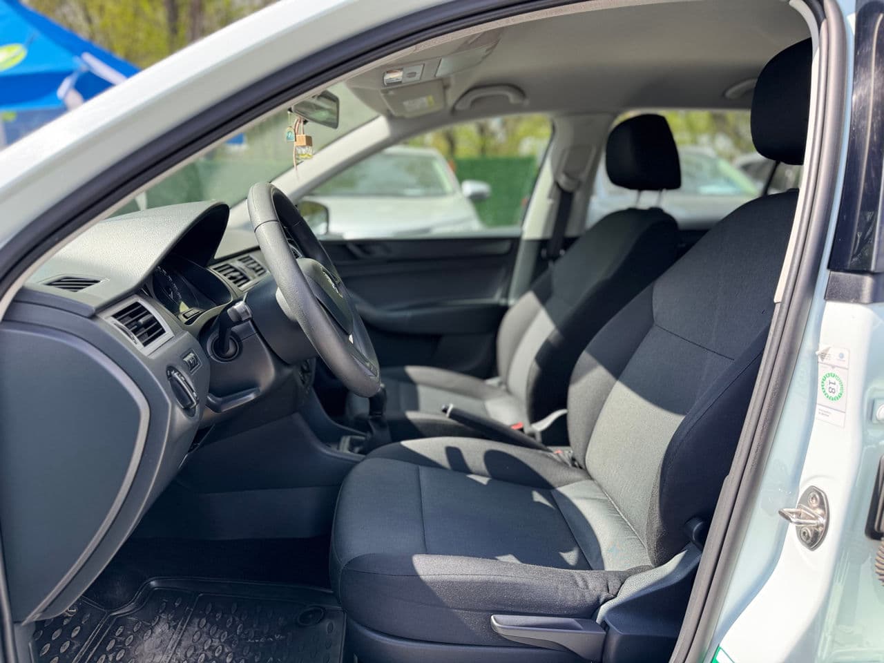 2015 Skoda Rapid — Miniatură 5