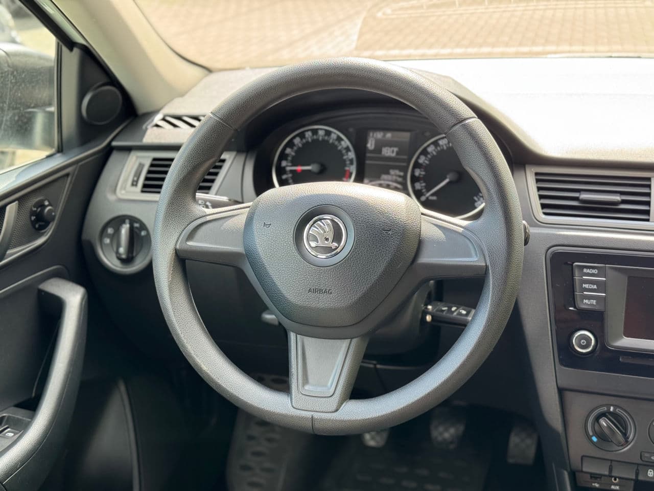 2015 Skoda Rapid — Miniatură 9