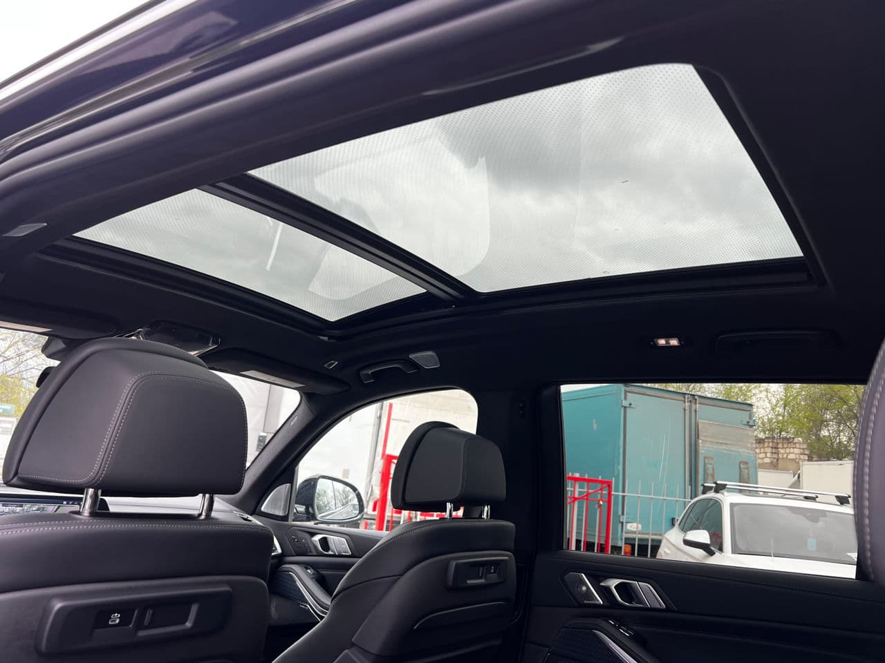 2022 BMW X7 M6.0i — Miniatură 9