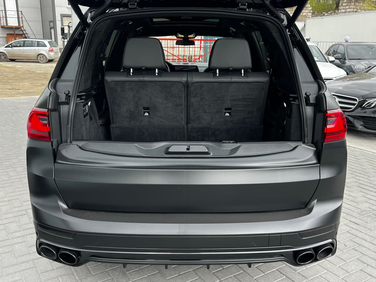 2022 BMW X7 M6.0i — Miniatură 25