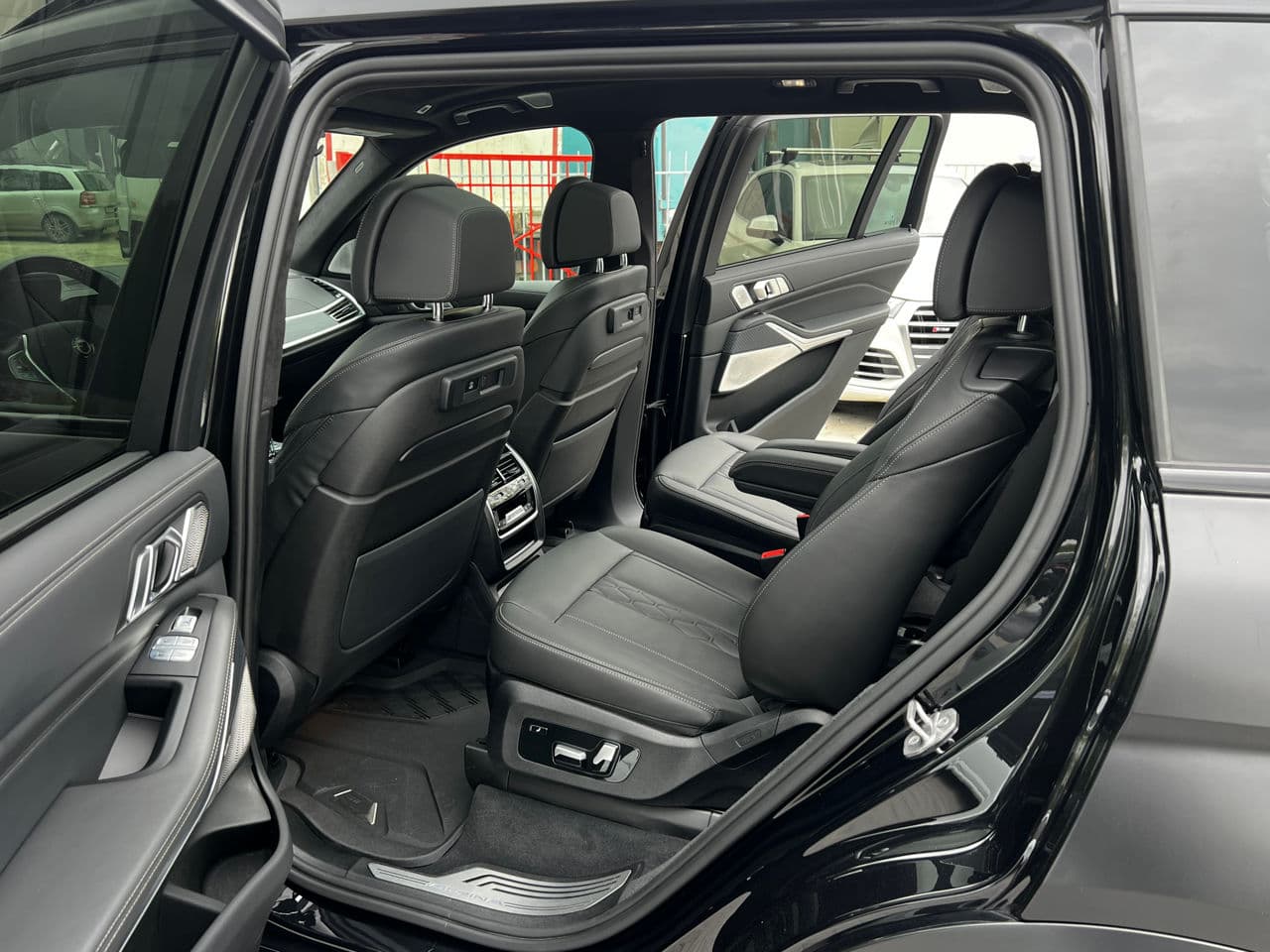 2022 BMW X7 M6.0i — Miniatură 6