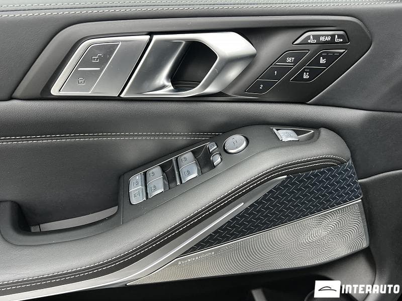 2022 BMW X7 M6.0i — Miniatură 17