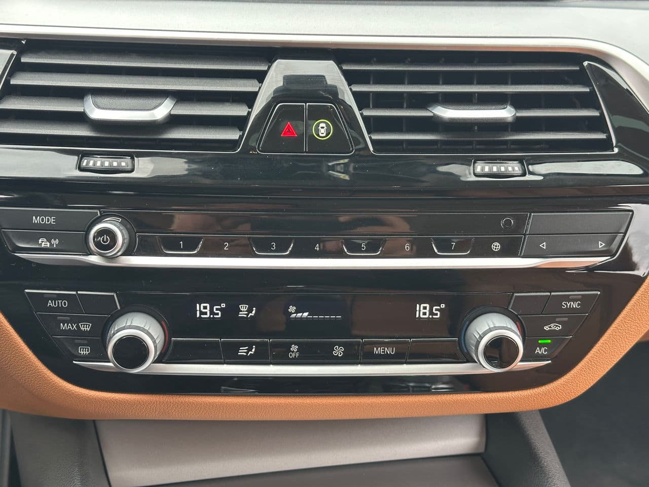 2019 BMW 530e — Miniatură 10